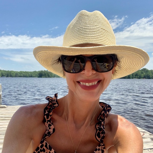 Meet your Posher, Heidi - Picture 1 of 1